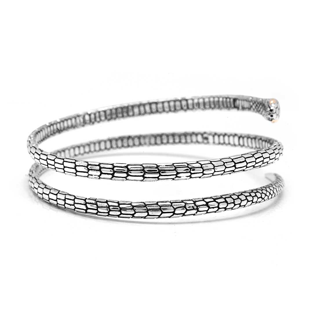 Bangle Ular Gold Eye in argento 925, Collezione Black Mamba Balinesia – vista laterale con texture a scaglie
