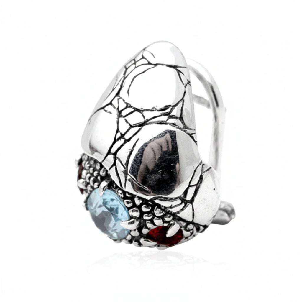 Orecchini Goccia Sinar Clip in argento 925 ossidato, vista frontale dall'alto con dettaglio interno della forma bombata e pietre in griffe – Balinesia