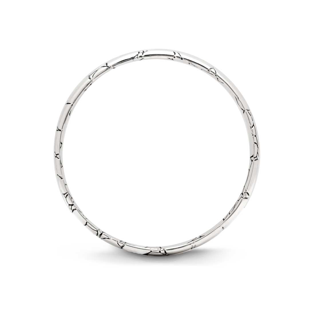 Bracciale Kulit Buaya visto dall'alto su sfondo bianco — forma circolare del bangle con texture a scaglie di coccodrillo uniforme, Collezione Crocodile, Balinesia