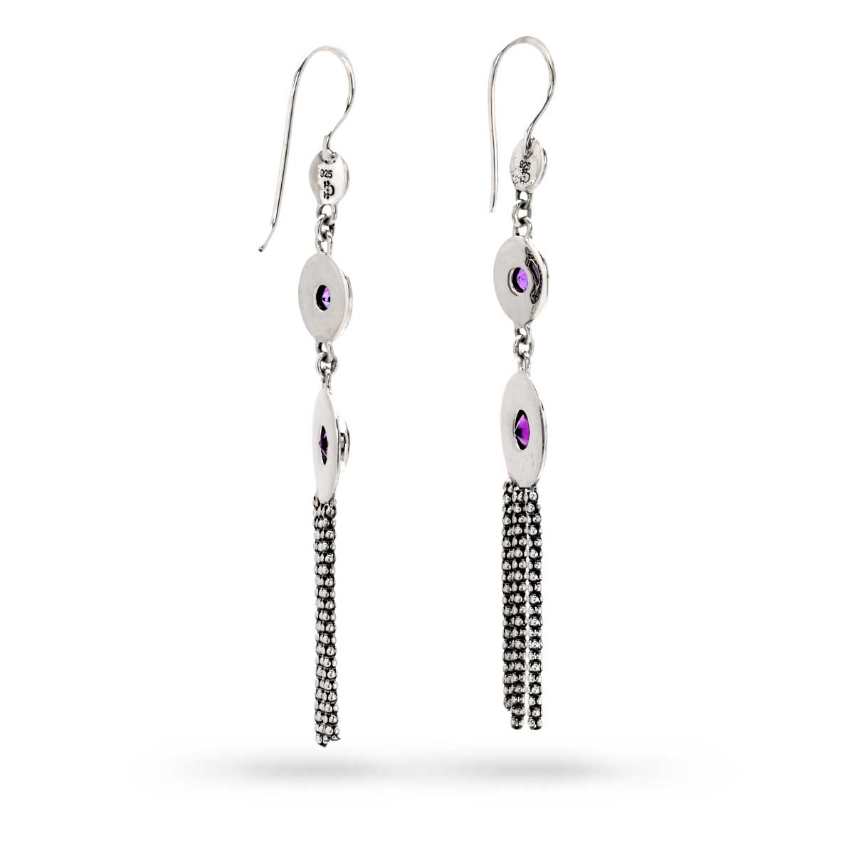 Orecchini Naga Ametista indossati all'orecchio in un interno balinese, argento 925 ossidato con doppio dischetto Sisik Naga, ametiste naturali viola e frange a catena – Balinesia