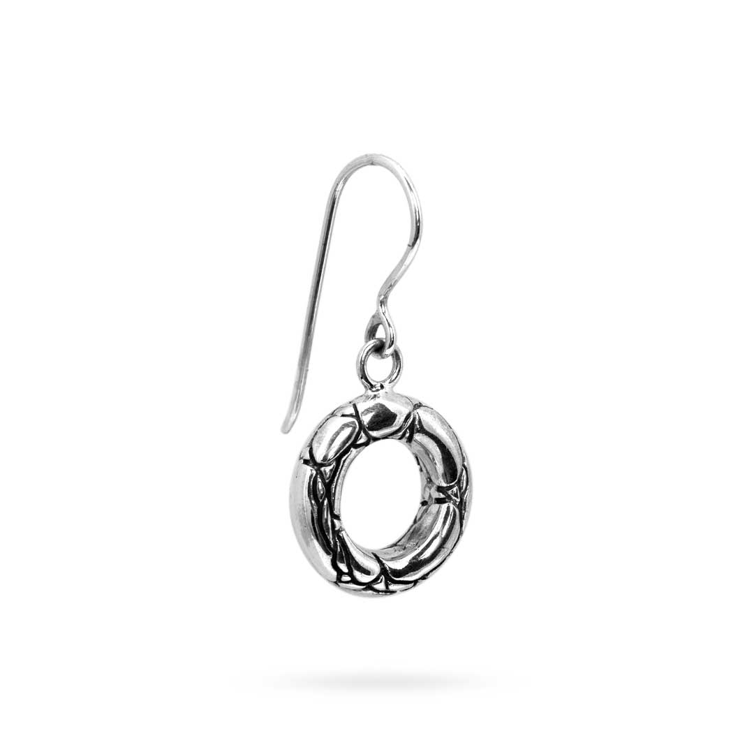 Orecchini Buaya in argento 925 tecnica crocodile, Collezione Crocodile Balinesia – vista frontale diagonale con volume e rilievo