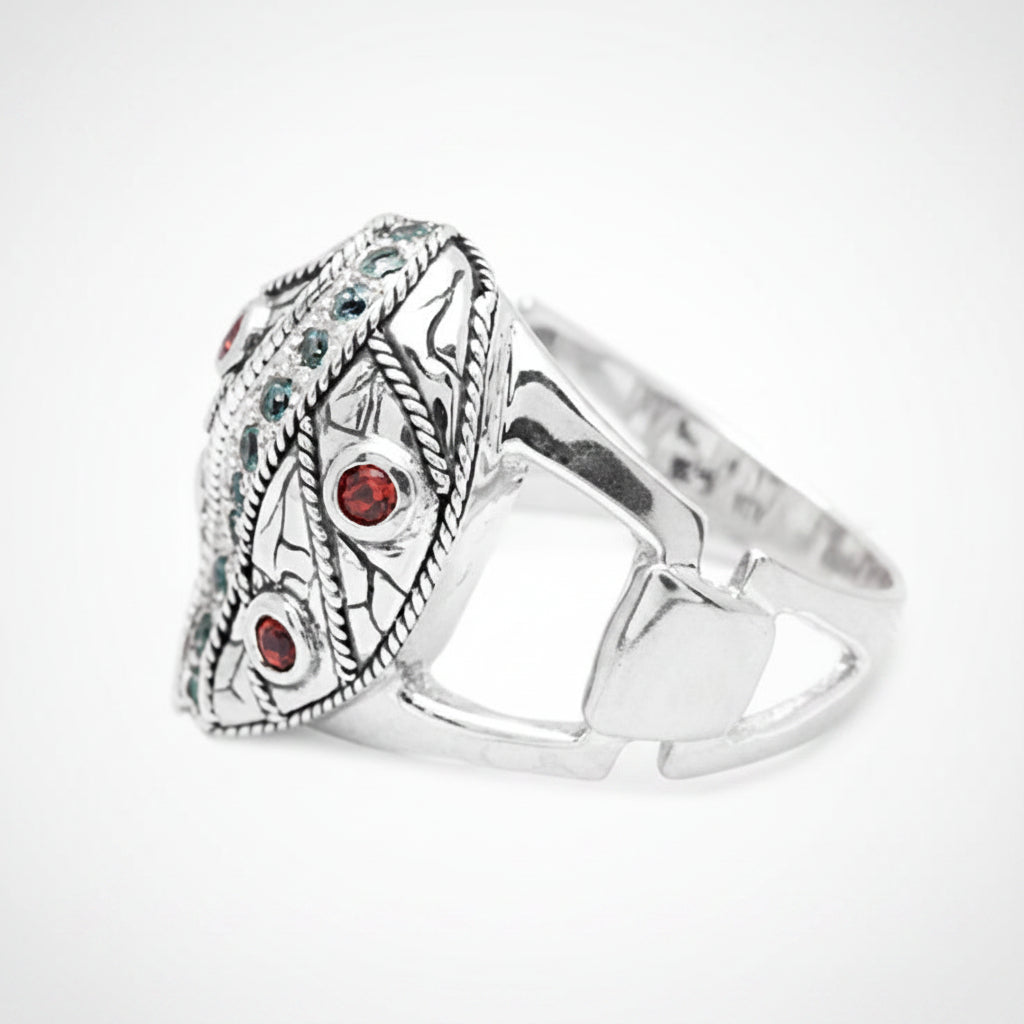 Anello Foglia d'Argento con Topazio e Granato – vista laterale su sfondo bianco, fascia strutturata in argento 925 – Balinesia