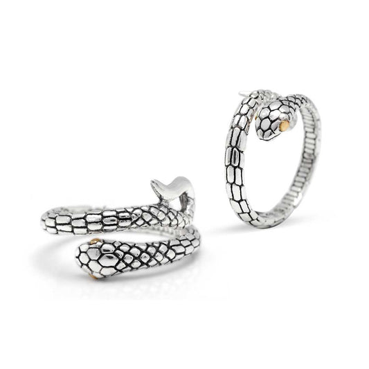 Anello Golden Ular Collezione Black Mamba Balinesia, doppia vista su sfondo bianco — a sinistra aperto con corpo disteso e lingua biforcuta, a destra chiuso a cerchio con testa e occhio in oro in argento 925 ossidato