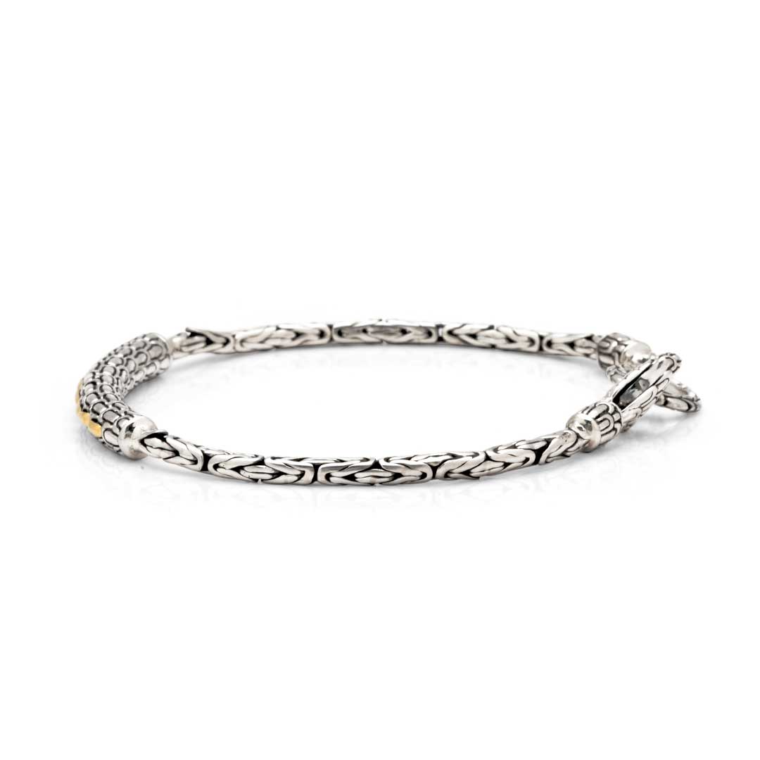 Vista laterale del Bracciale Golden Naga Borobudur in argento 925, catena Borobudur ossidato con chiusura a moschettone decorato – Balinesia