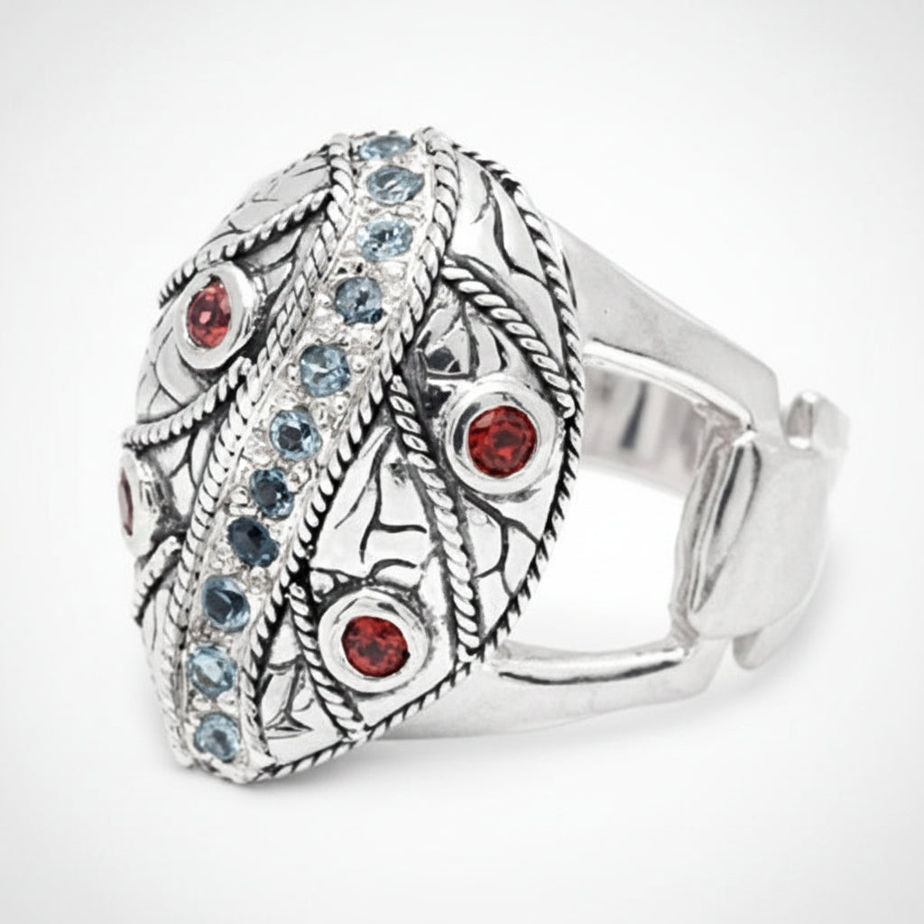 Anello Foglia d'Argento con Topazio e Granato – vista laterale tre quarti, incisione artigianale e pietre in evidenza – Balinesia