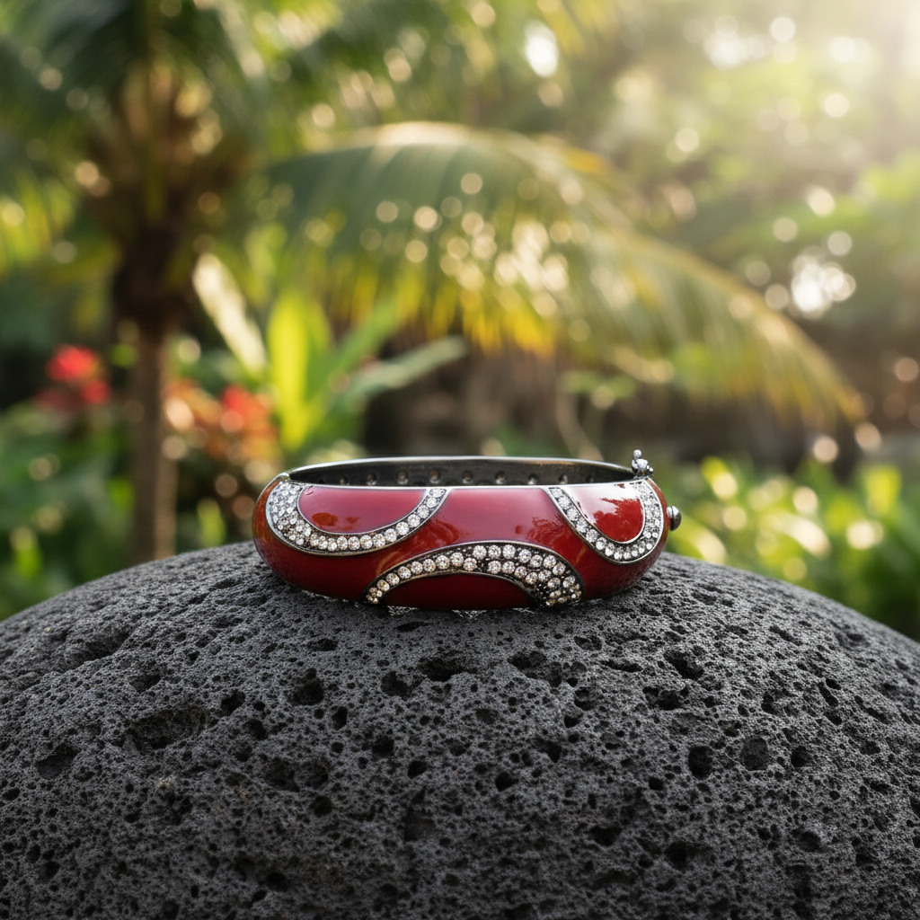 bracciale Api Merah Balinesia su roccia vulcanica in giungla tropicale – smalto rosso e zirconi pavé
