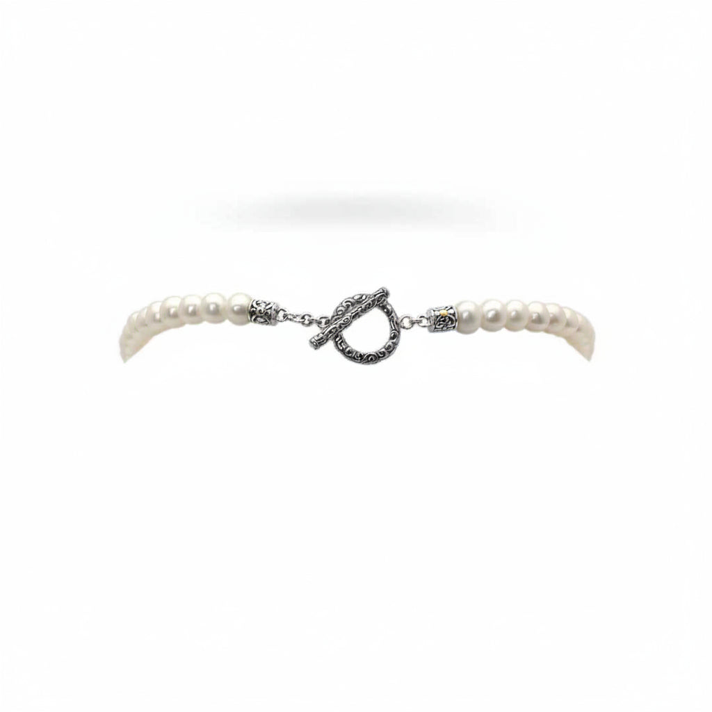 Collana Mutiara perle d'acqua dolce Balinesia, vista frontale su sfondo bianco con chiusura toggle balinese in argento 925