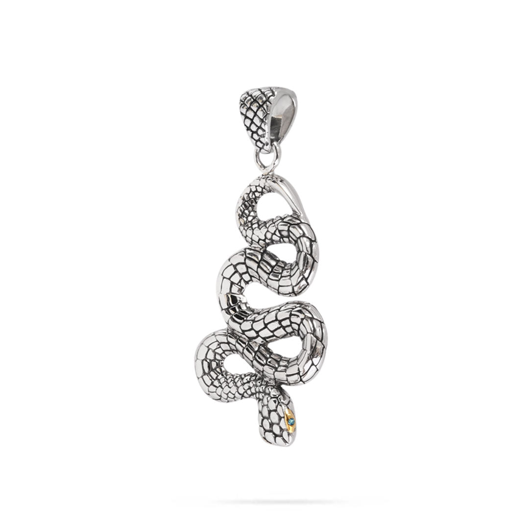 Ciondolo Ular Blue Topaz Balinesia, vista frontale su sfondo bianco con serpente avvolto in argento 925 ossidato, occhio con topazio blu cielo naturale e scaglie incise a mano
