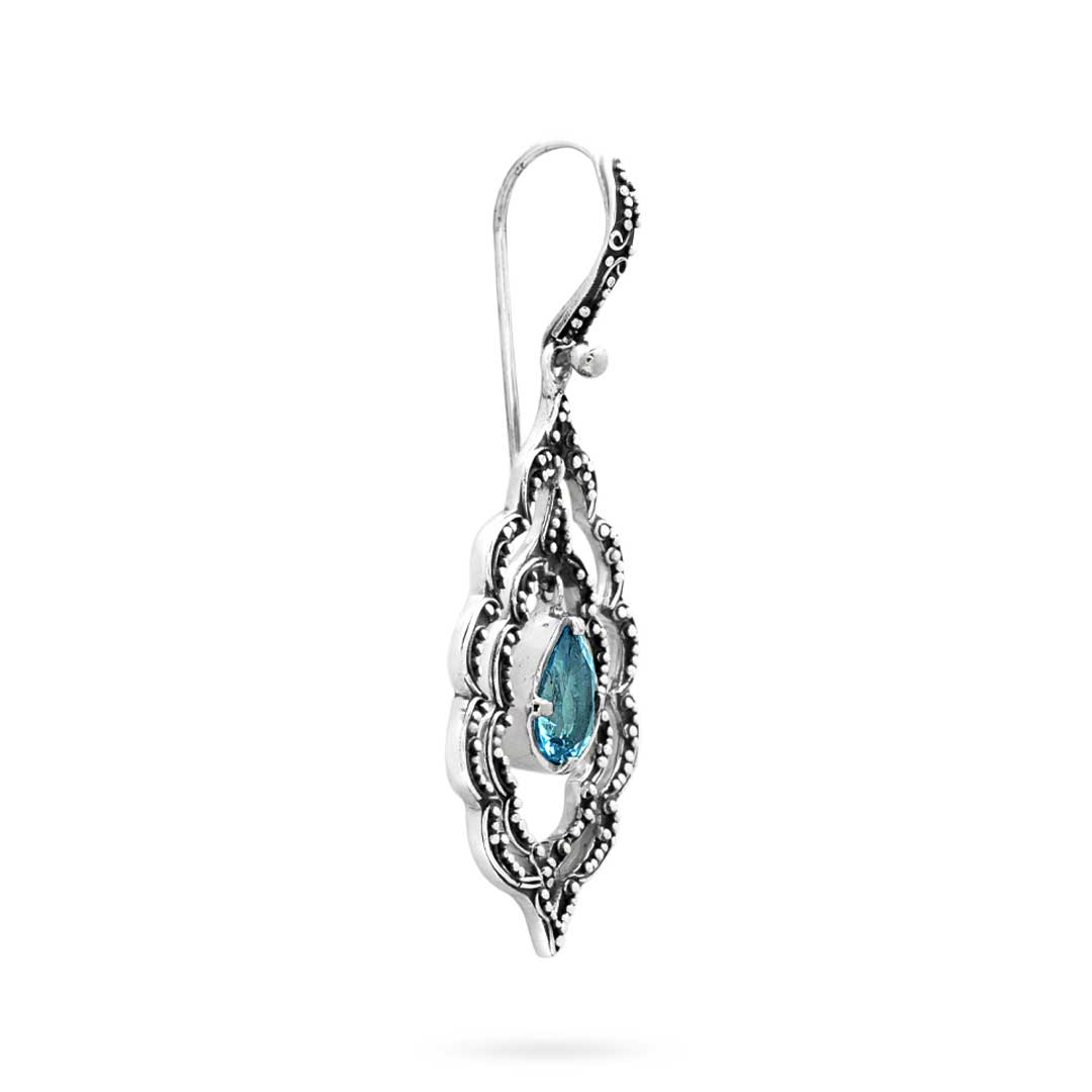 Orecchini Mandala Topazio Azzurro in argento 925 – singolo vista laterale con profilo smerlato – Collezione Essenza di Ubud Balinesia