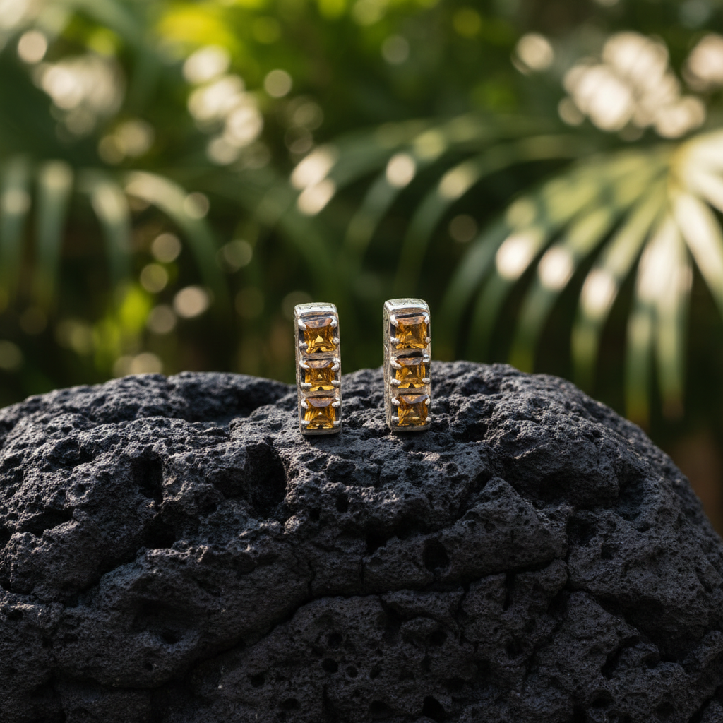Coppia orecchini Sinar Citrino su pietra lavica nera – argento 925 e citrino naturale – sfondo tropicale Bali – Balinesia