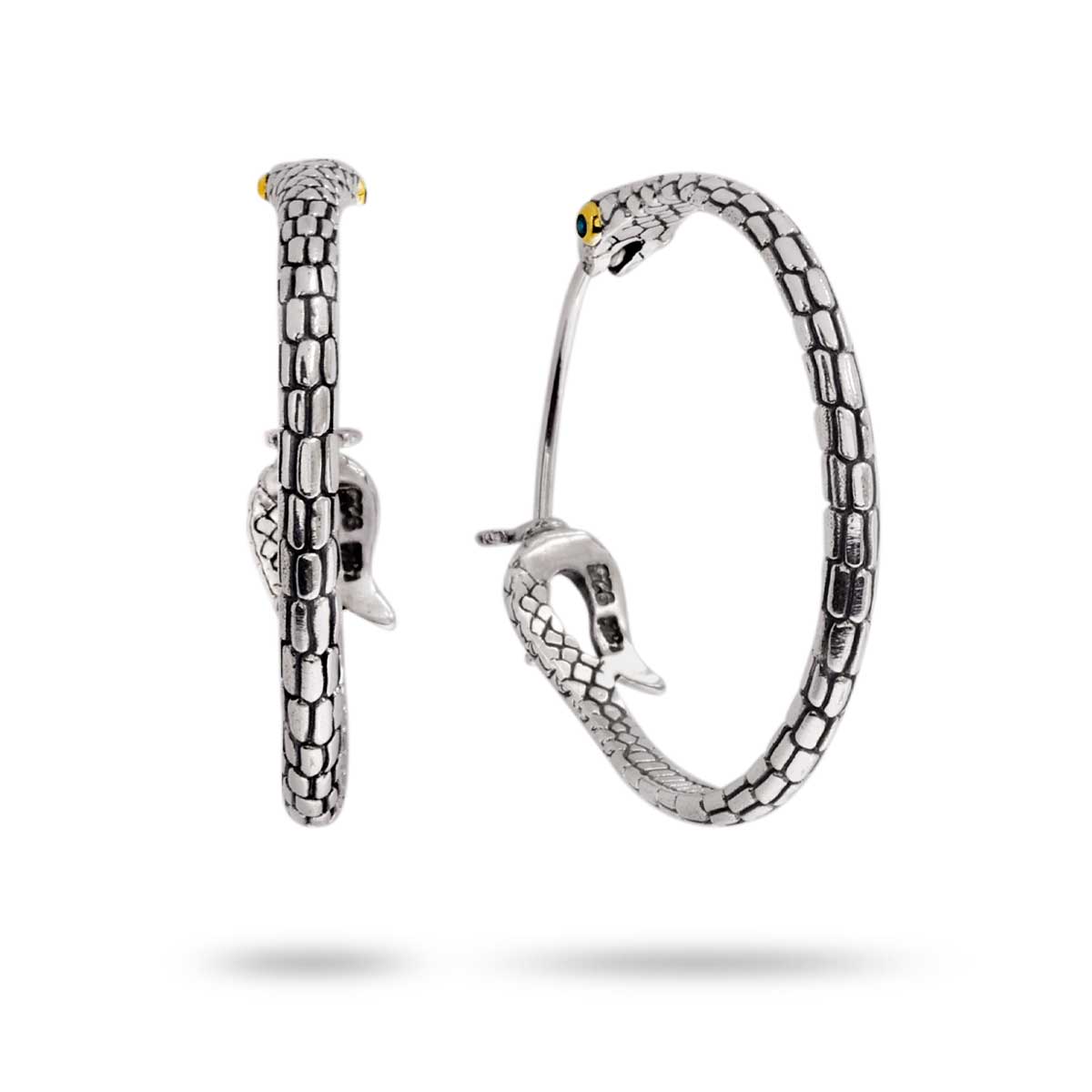 Orecchini Ular Blue Topaz in argento 925 – coppia vista laterale con ossidazione e lingua biforcuta in evidenza – Collezione Black Mamba Balinesia