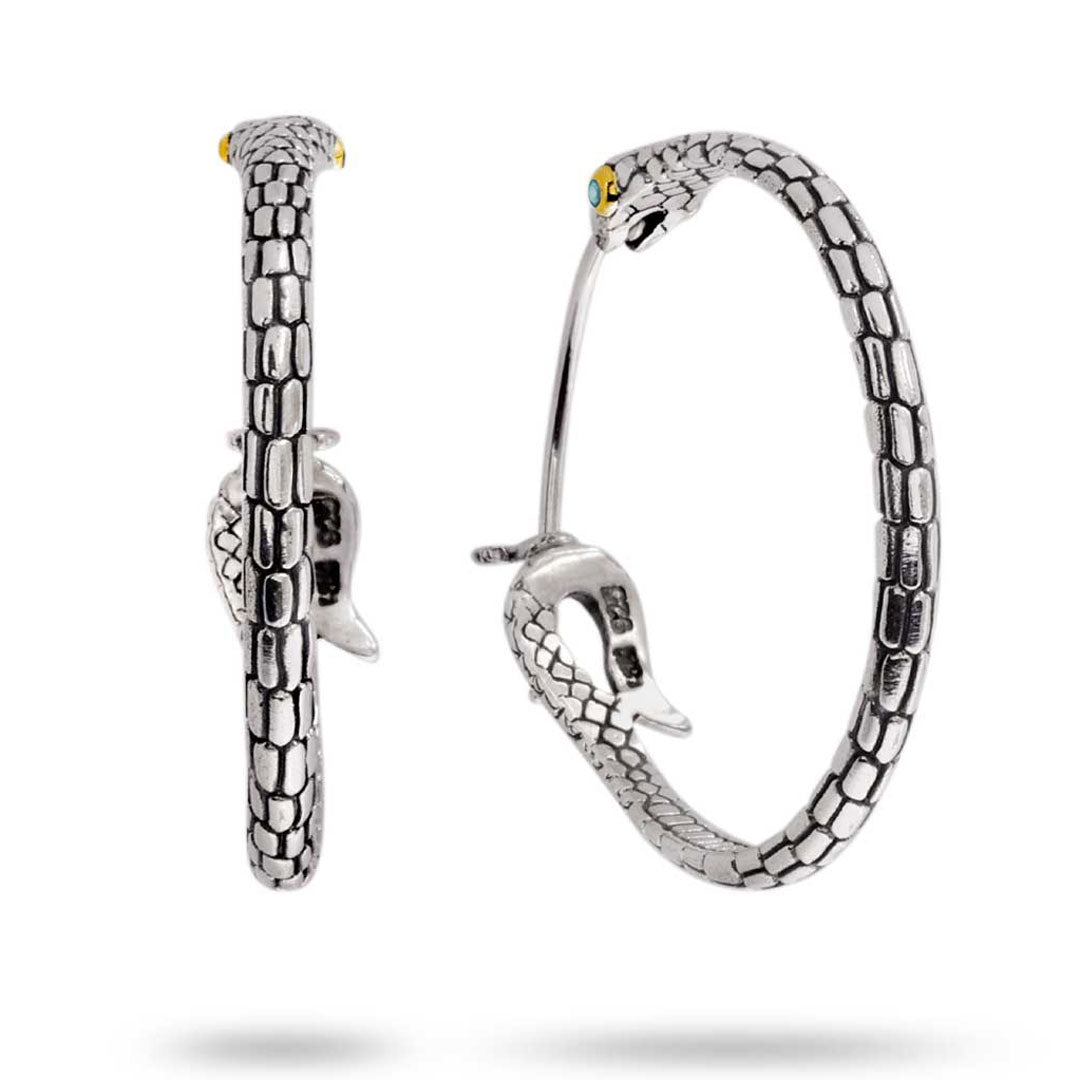 Orecchini Ular Blue Topaz in argento 925 – coppia: profilo laterale e vista 3/4 con occhio in topazio su oro – Collezione Black Mamba Balinesia