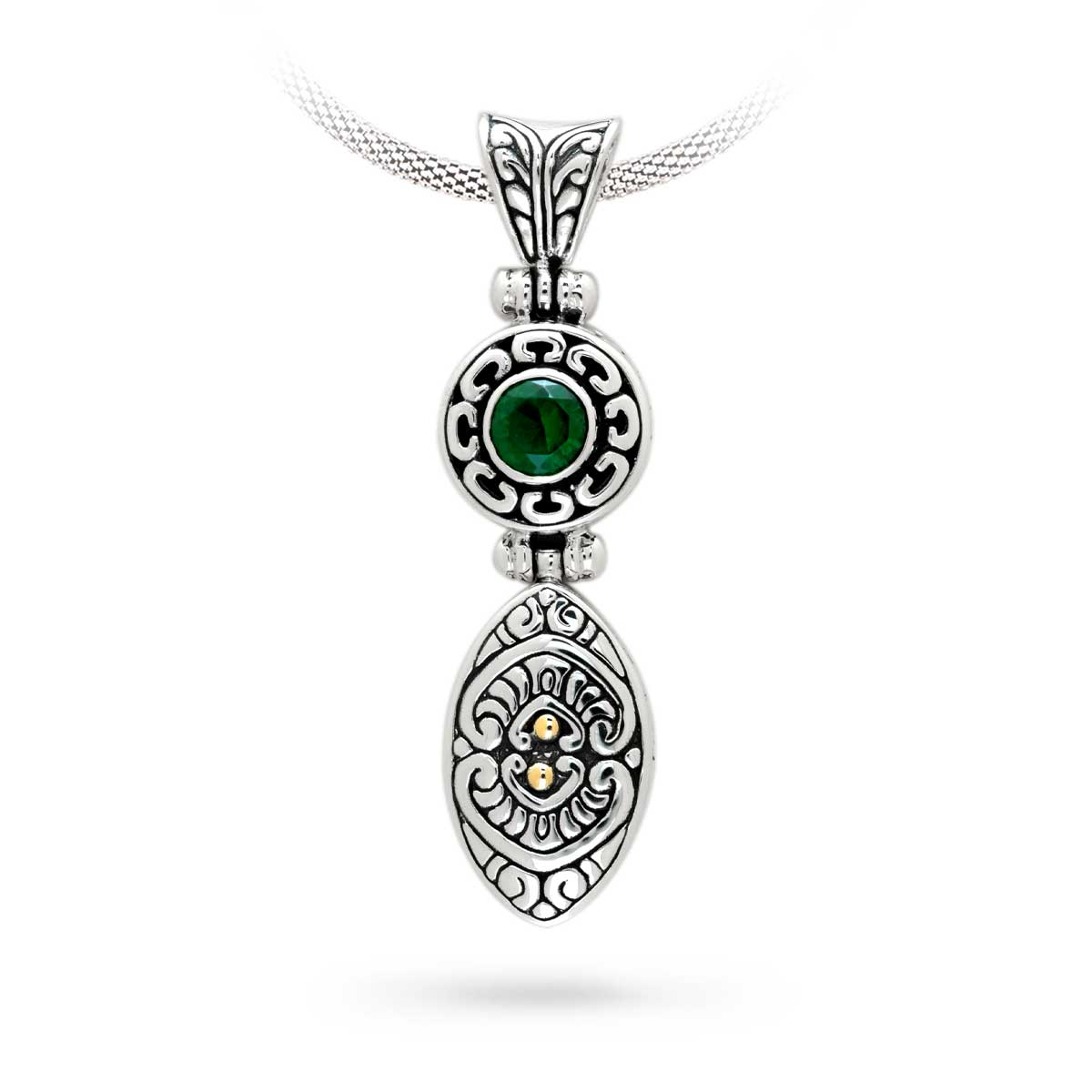 Pendente Pura Celuk in argento 925 ossidato con quarzo verde e accenti oro 18K, Collezione Viaggio a Celuk Balinesia – vista frontale su sfondo bianco
